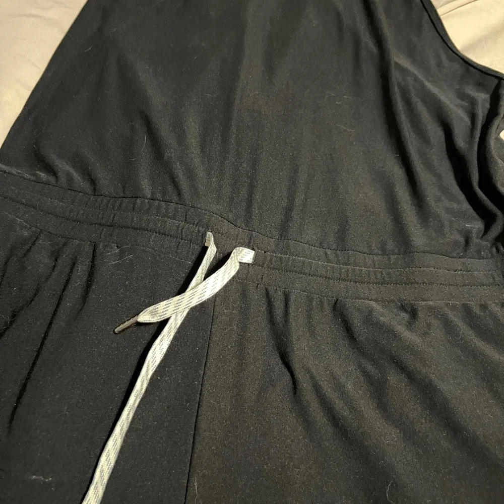 Vuori Black Tank Top - Picture 5 of 6